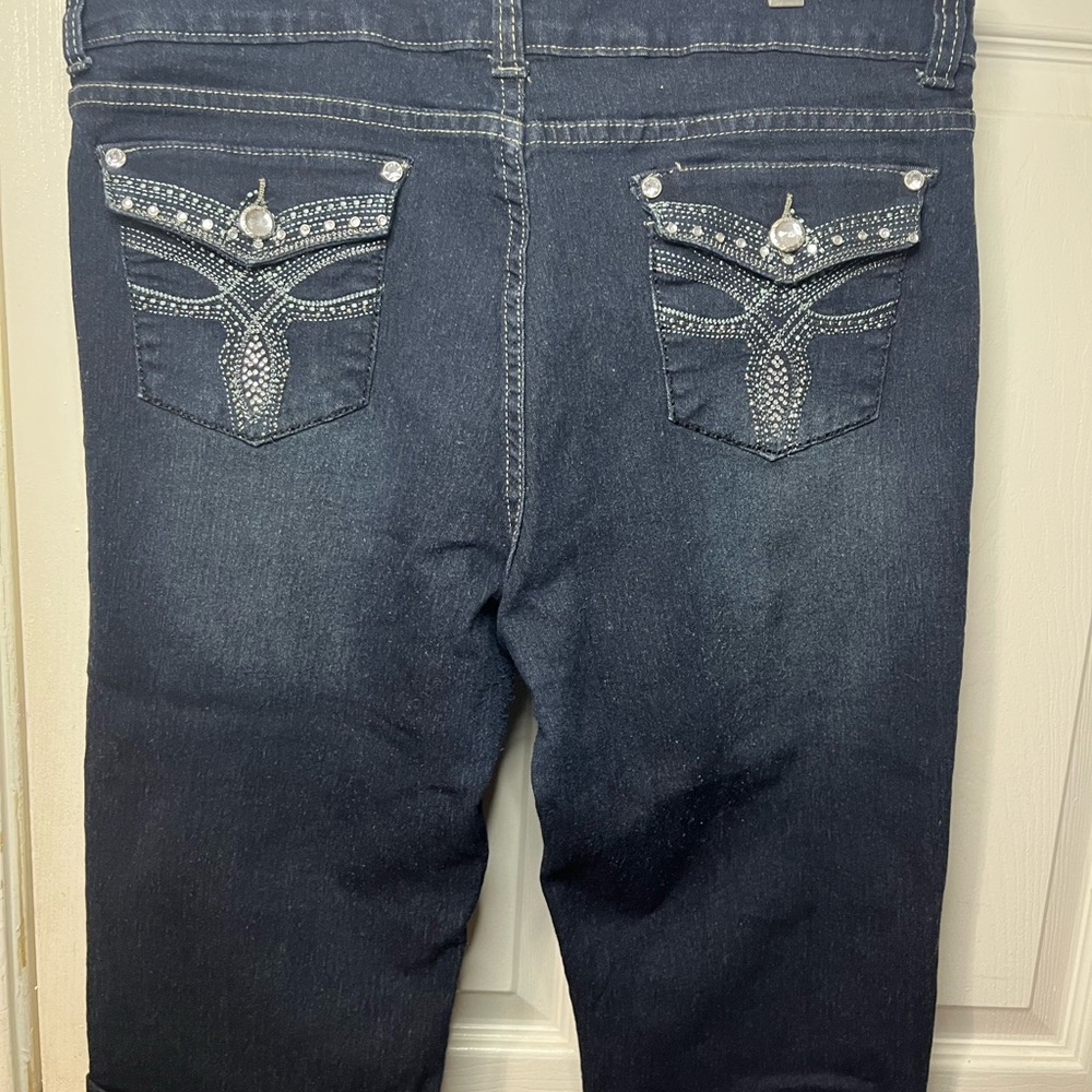 Stylish Blue Jeans with Embellished Pockets